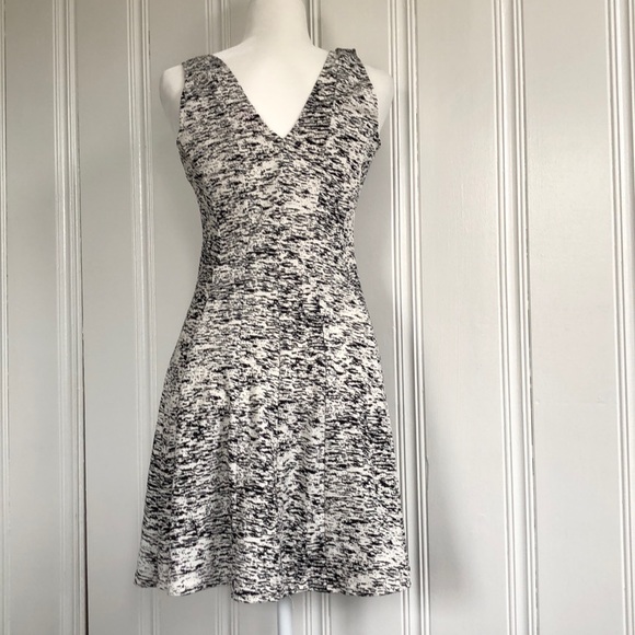 Black and white print a-line dress - Picture 2 of 5